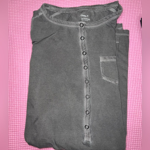 Pair of Henleys Grey and Blue size S and M Gap - Picture 6 of 8